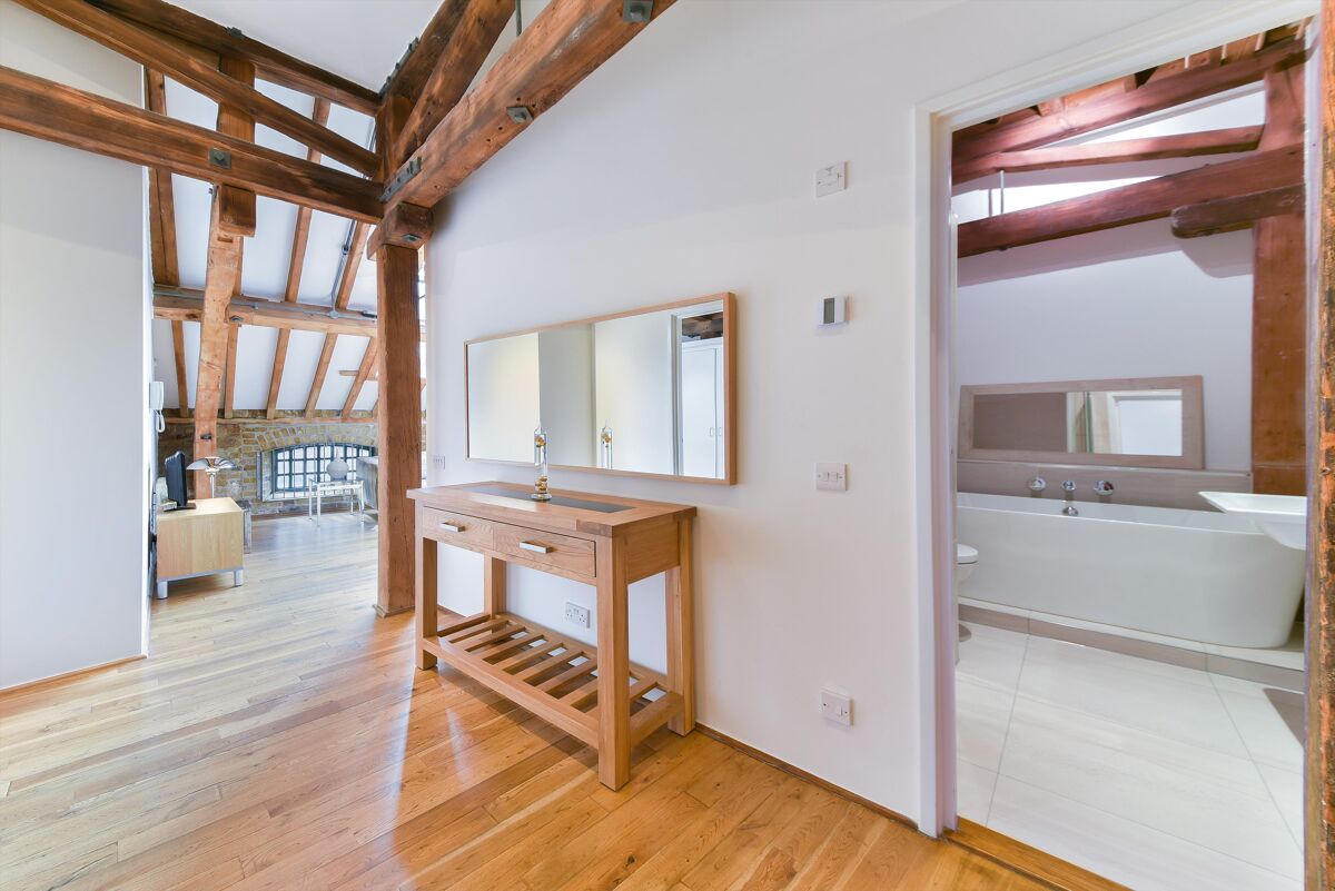 flat to rent in Butlers & Colonial Wharf, Shad Thames, London, SE1