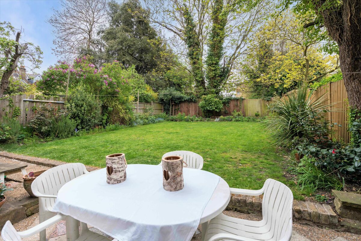 flat for sale in Rollscourt Avenue, Herne Hill, London, SE24 POD012109523 Knight Frank