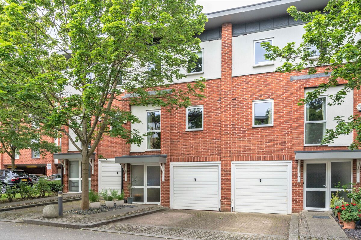 townhouse for sale in Highwood Close, East Dulwich, London, SE22