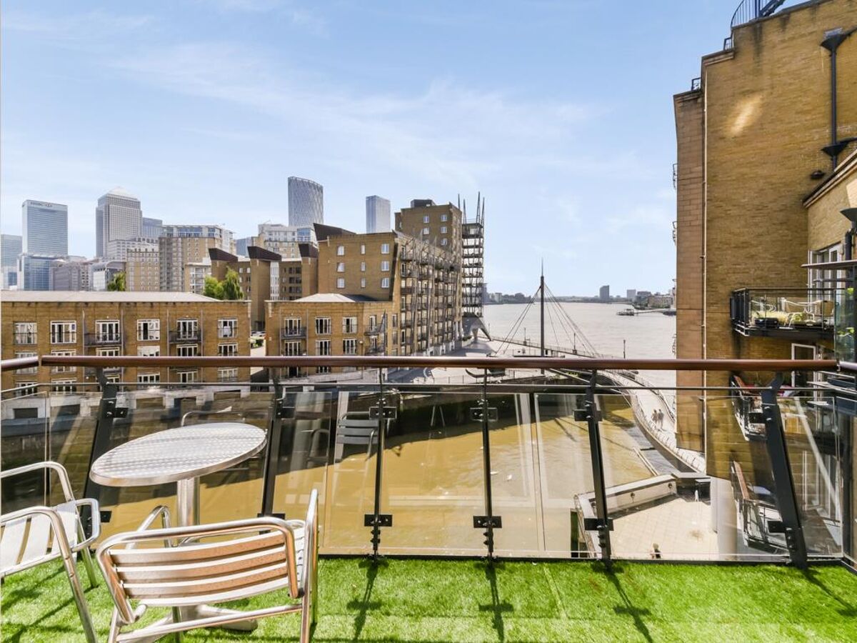 flat to rent in Dunbar Wharf, 126134 Narrow Street, Limehouse, London