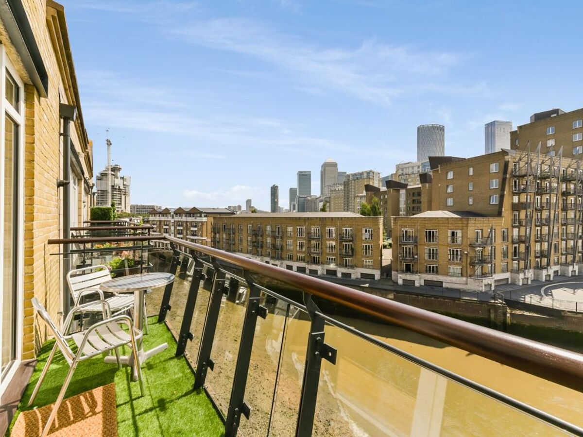 flat to rent in Dunbar Wharf, 126134 Narrow Street, Limehouse, London