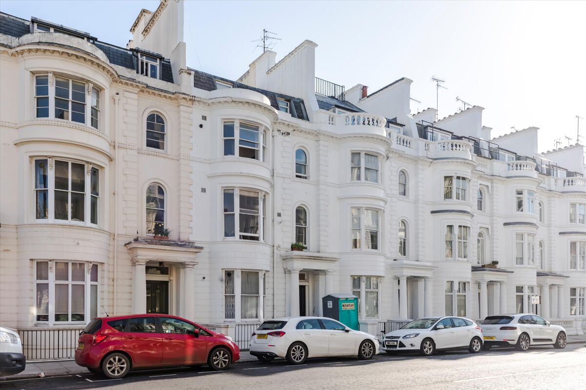 flat for sale in Gloucester Terrace, London, W2. POD012135064