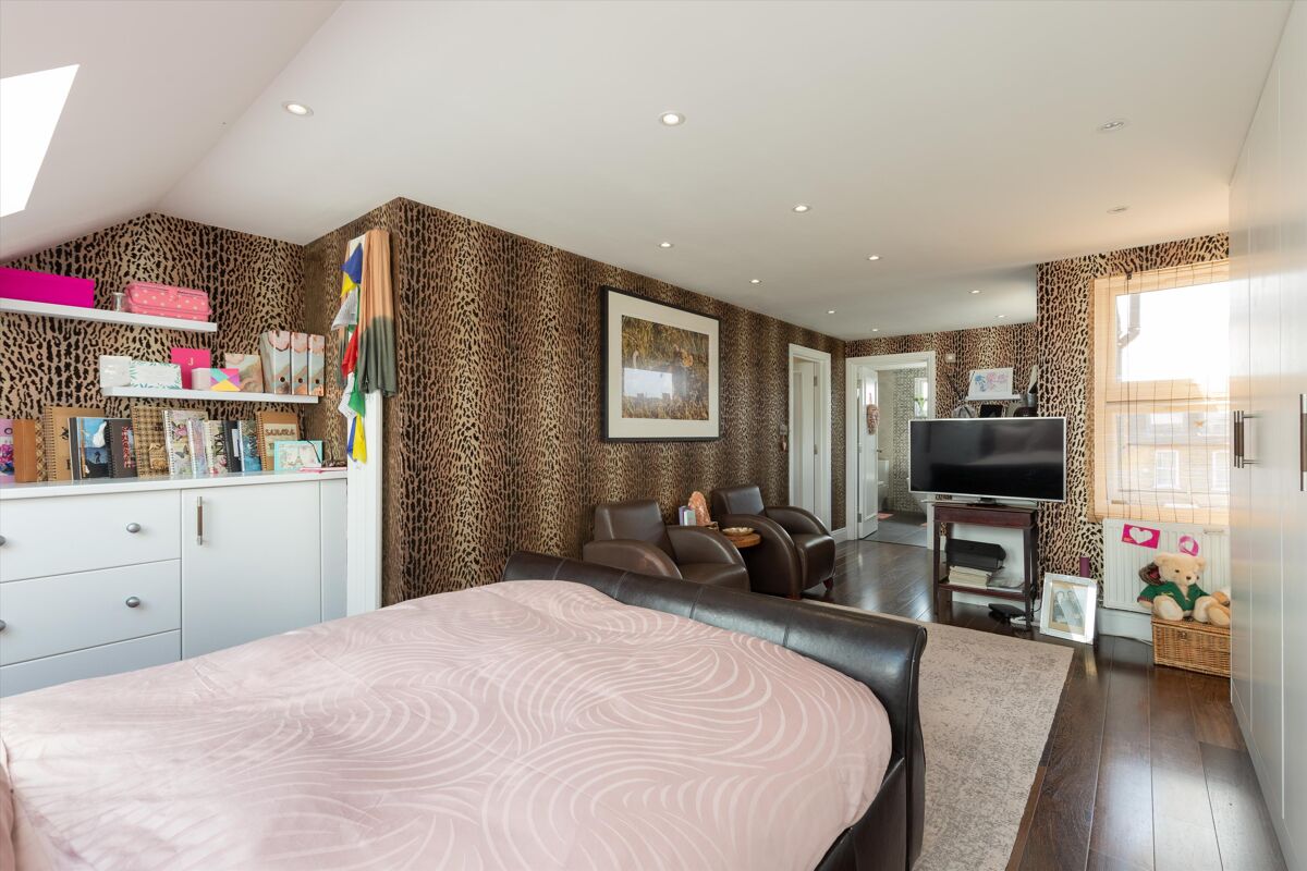 house for sale in Clonmore Street, London, SW18 POD012137842 Knight