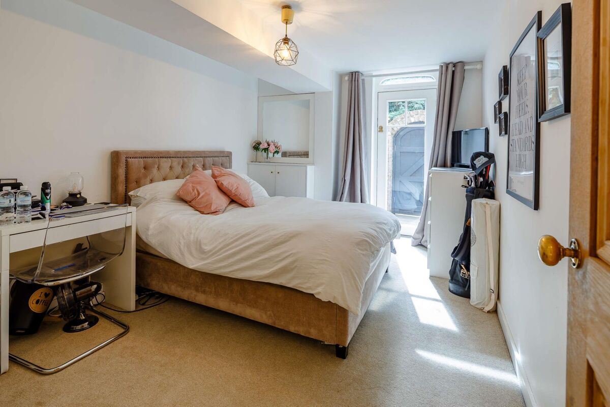flat for sale in Rickmansworth Road, Chorleywood, Rickmansworth, Hertfordshire, WD3