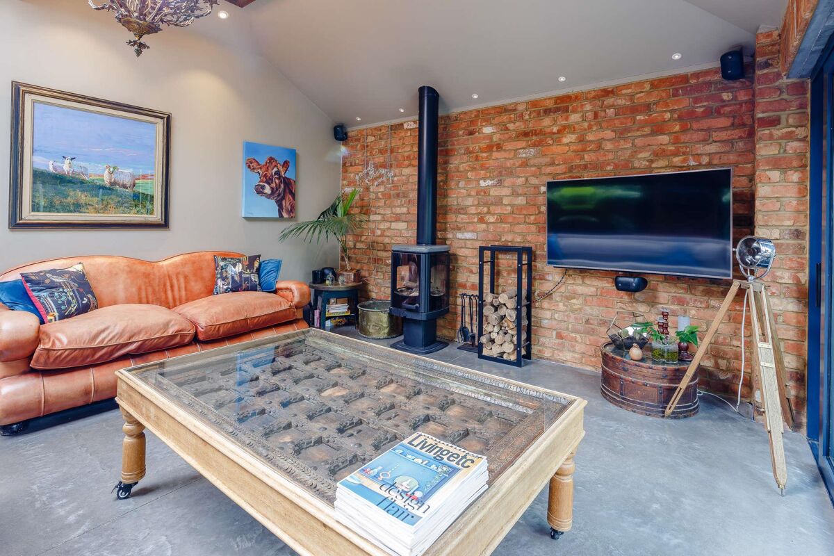 flat for sale in Rickmansworth Road, Chorleywood, Rickmansworth, Hertfordshire, WD3