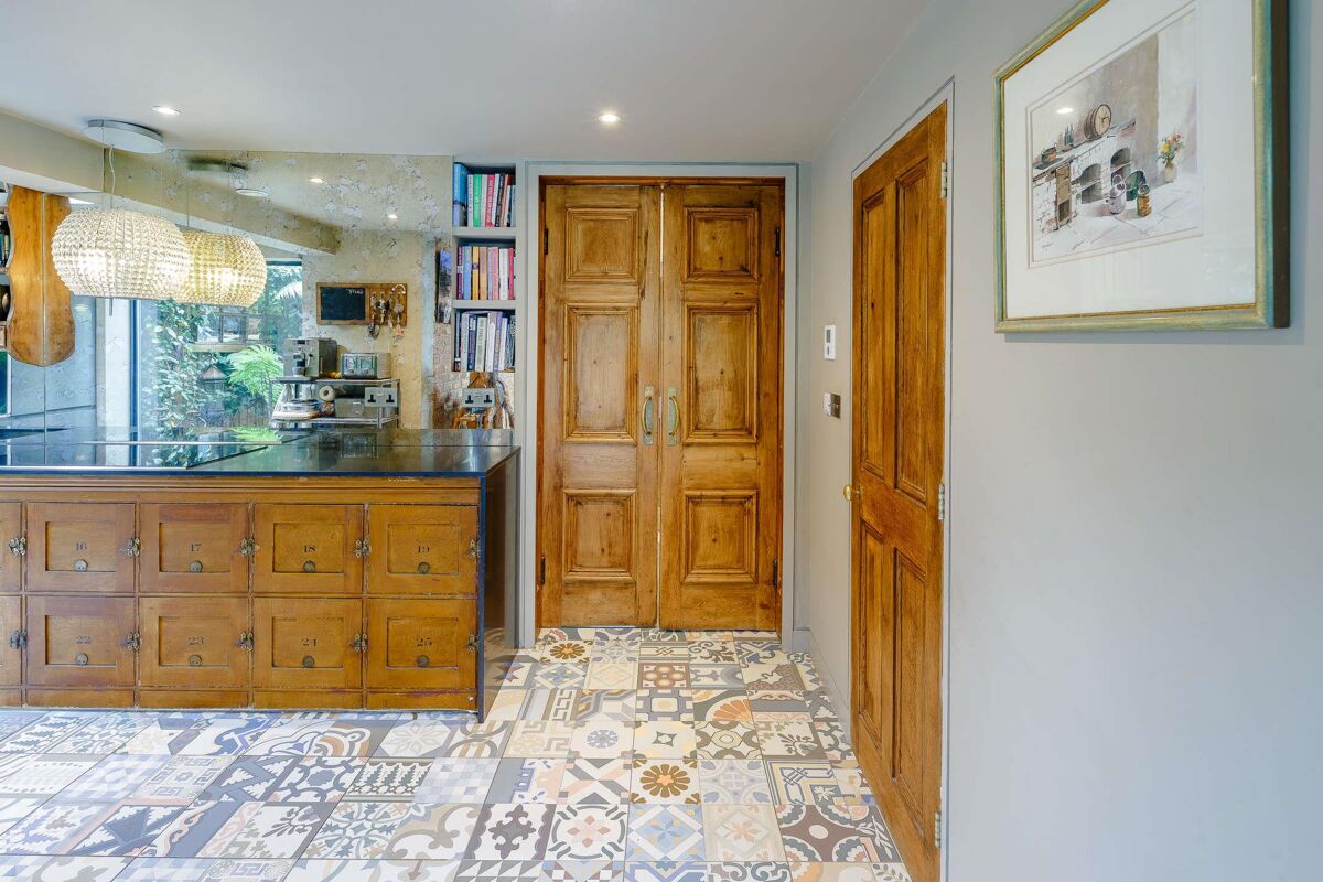 flat for sale in Rickmansworth Road, Chorleywood, Rickmansworth, Hertfordshire, WD3