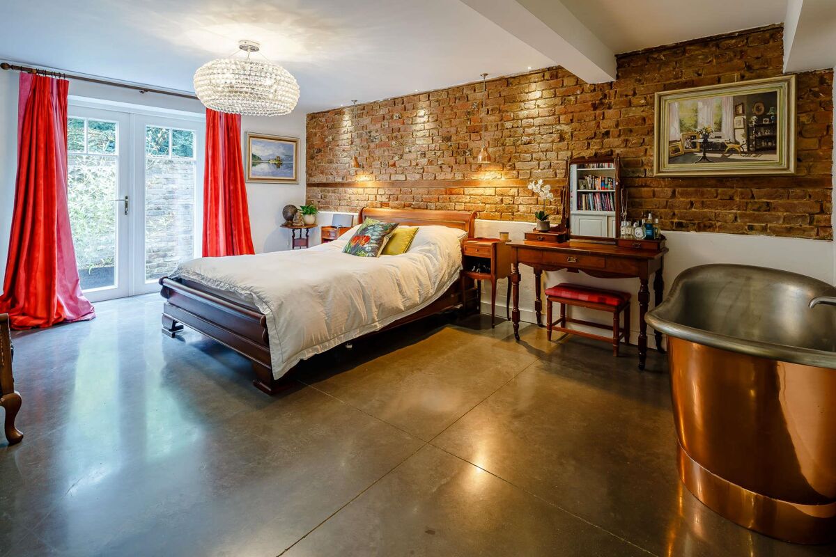 flat for sale in Rickmansworth Road, Chorleywood, Rickmansworth, Hertfordshire, WD3