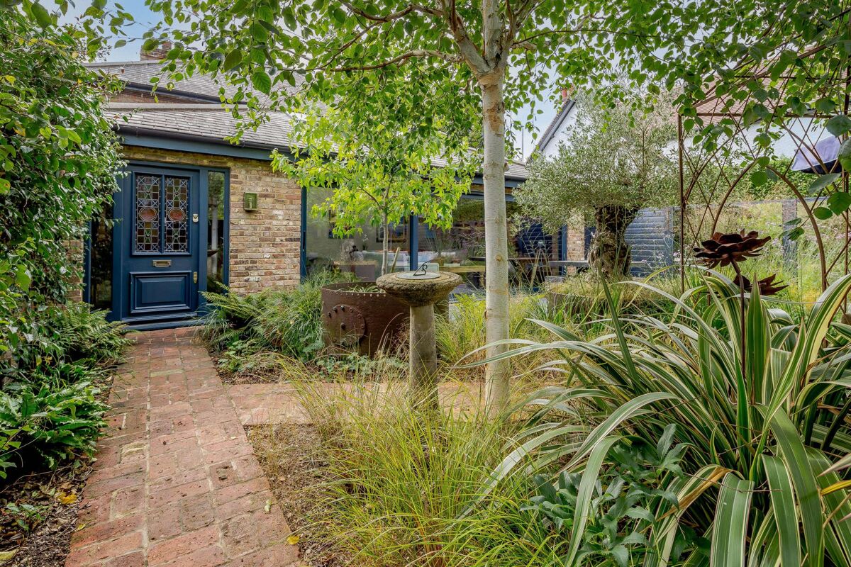 flat for sale in Rickmansworth Road, Chorleywood, Rickmansworth, Hertfordshire, WD3