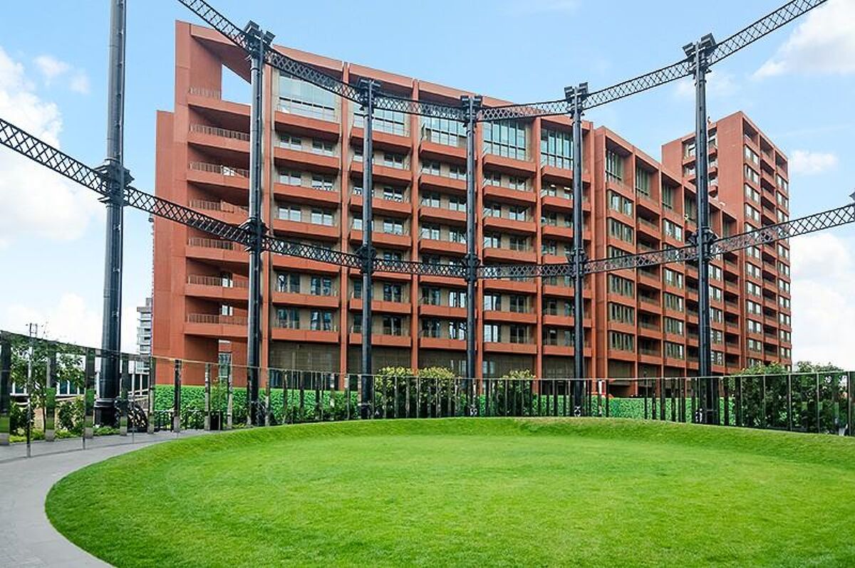 Flat to rent in Tapestry Apartments, Canal Reach, London, N1C