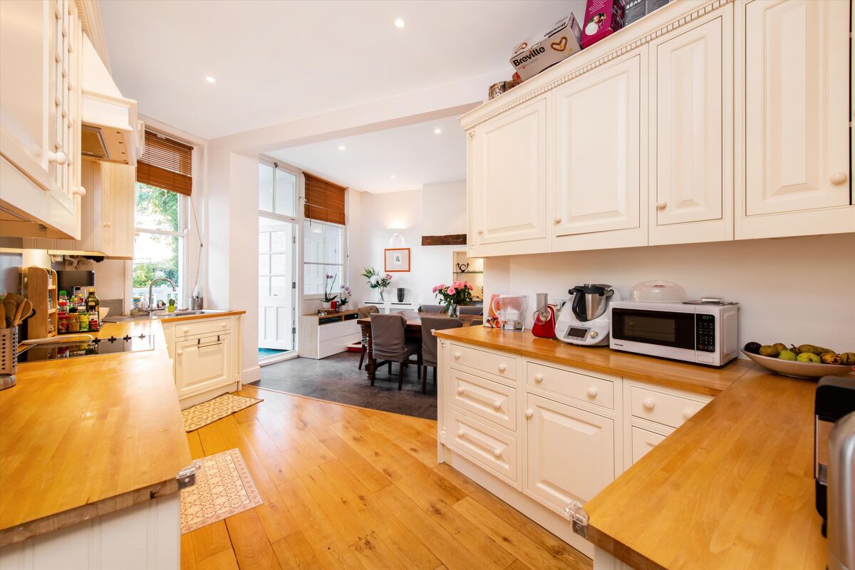 flat for sale in Canfield Gardens, London, NW6 POD012180491 Knight Frank
