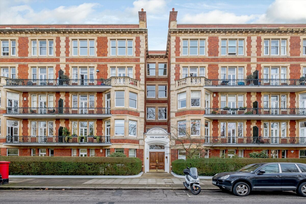 flat for sale in York Mansions, Prince of Wales Drive, London, SW11