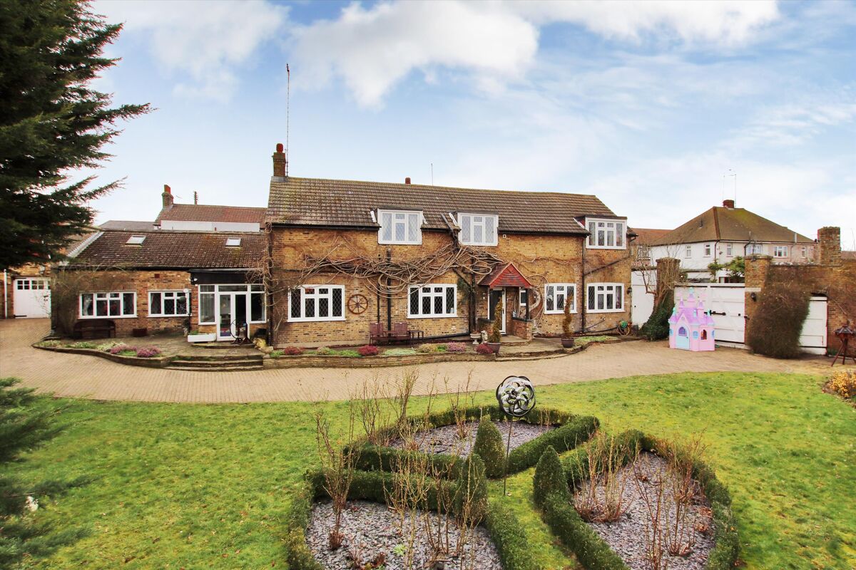 house for sale in The Coach House, Sutton At Hone, Kent, DA4