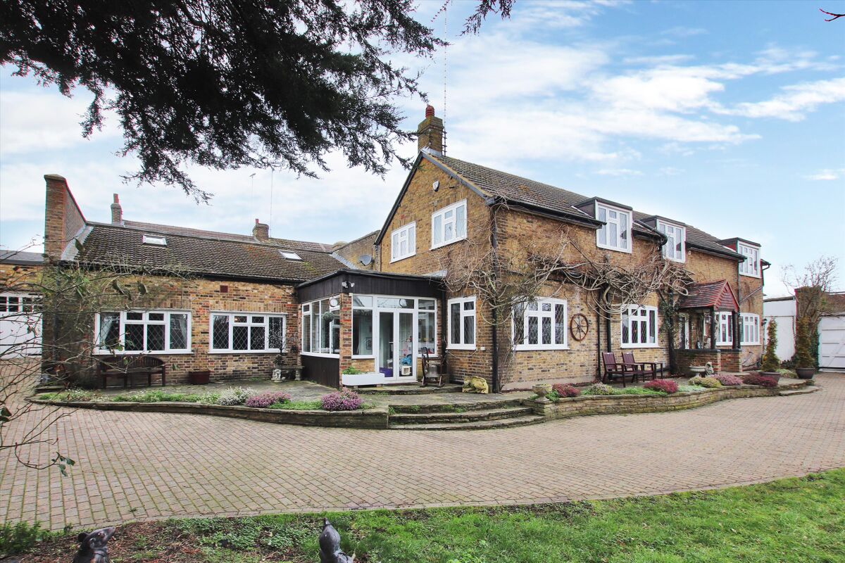 house for sale in The Coach House, Sutton At Hone, Kent, DA4