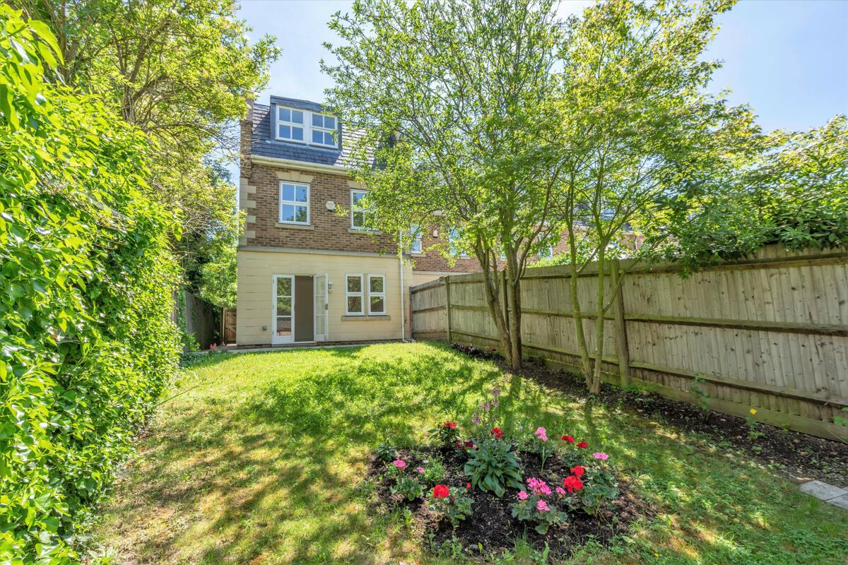 house for sale in Streamline Mews, East Dulwich, London, SE22