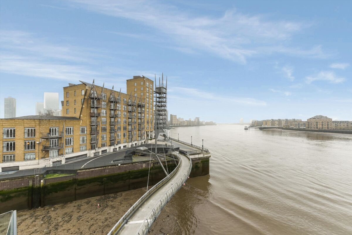 flat to rent in Dunbar Wharf, Narrow Street, London, E14 POD012212241 Knight Frank