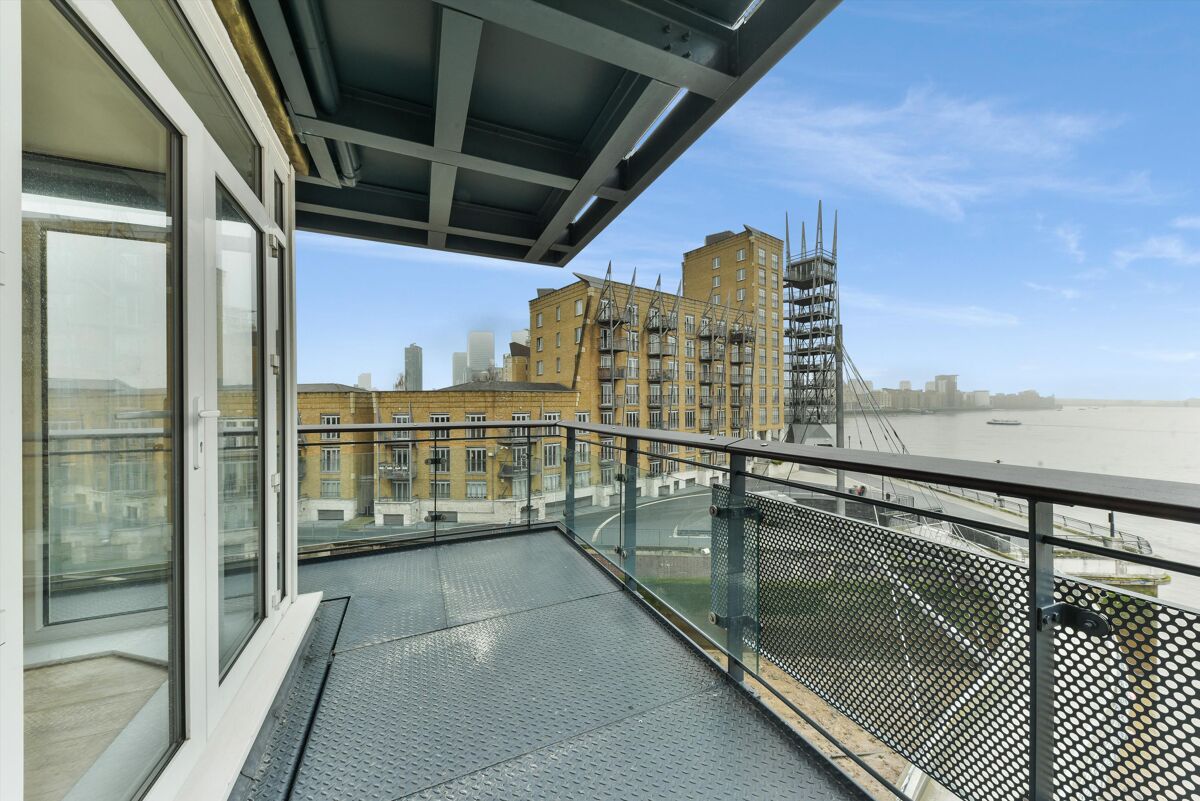 flat to rent in Dunbar Wharf, Narrow Street, London, E14 POD012212241 Knight Frank