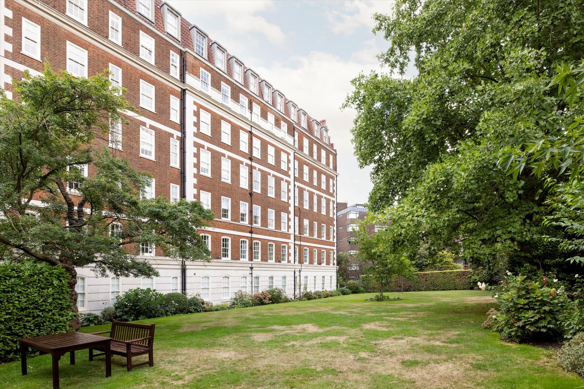 flat for sale in Campden Hill Gate, Duchess of Bedford's Walk, London