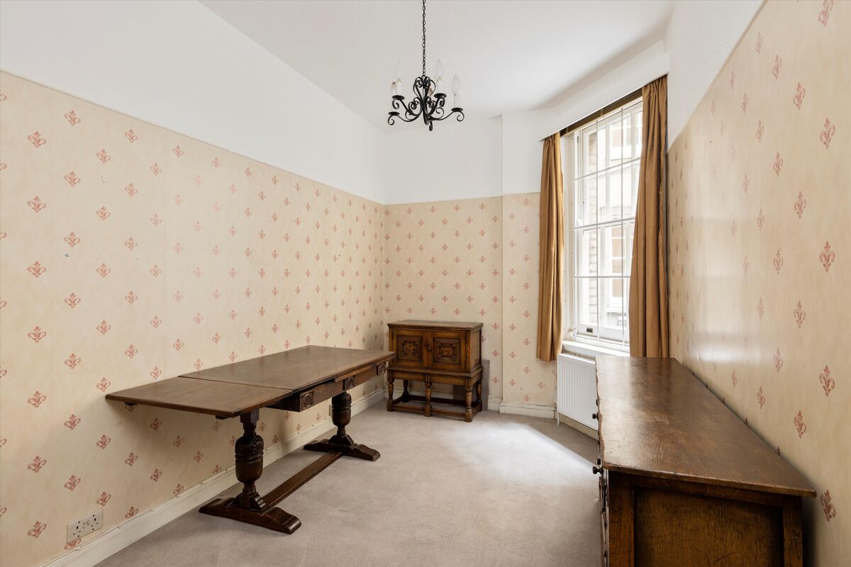 flat for sale in Campden Hill Gate, Duchess of Bedford's Walk, London