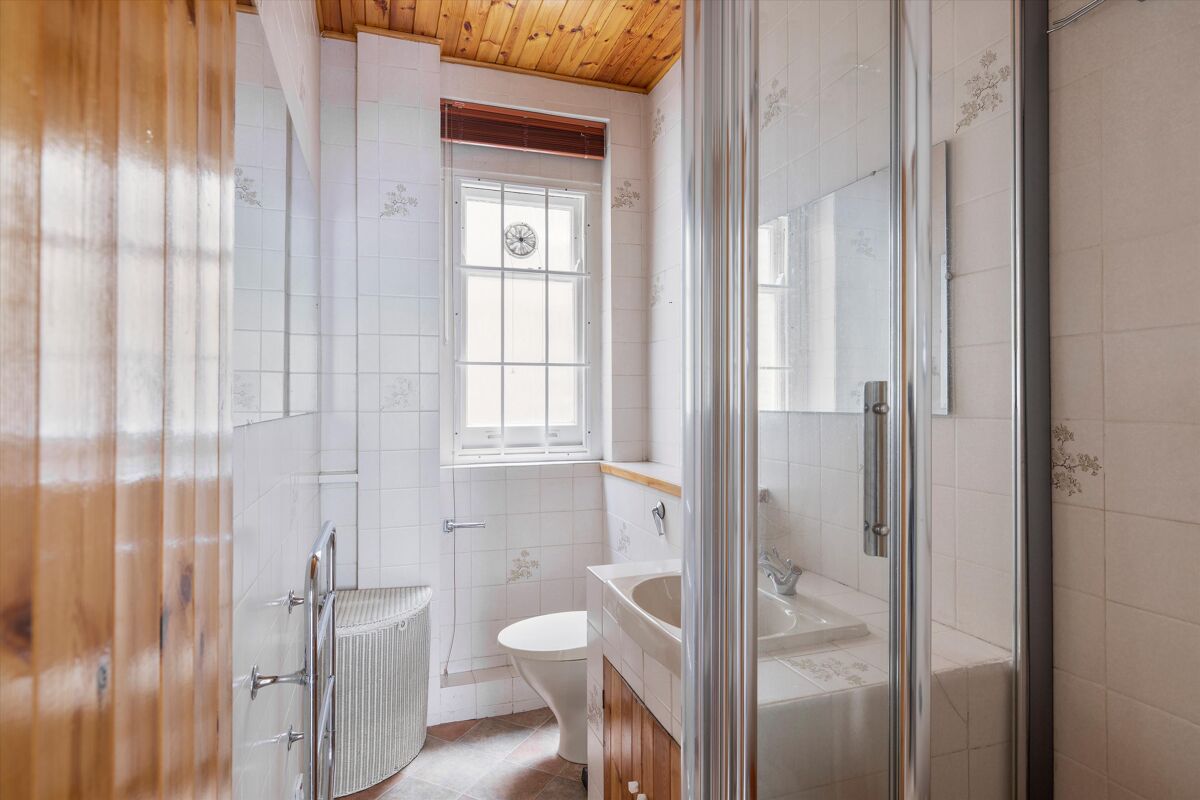 flat for sale in Campden Hill Gate, Duchess of Bedford's Walk, London