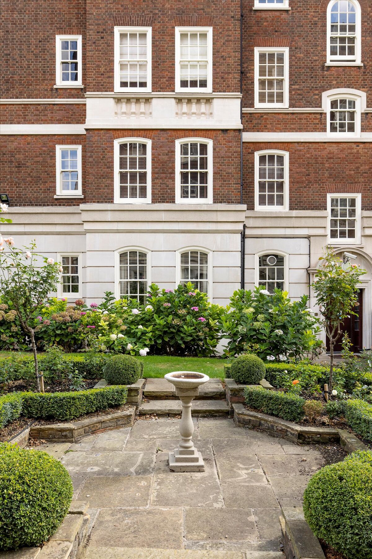 flat for sale in Campden Hill Gate, Duchess of Bedford's Walk, London