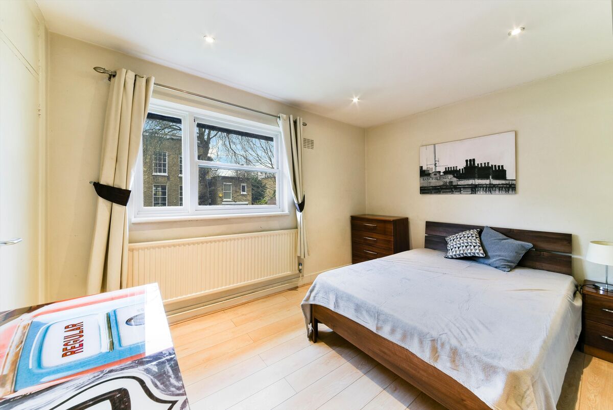 flat for sale in William Lodge, Grange Grove, Islington, London, N1