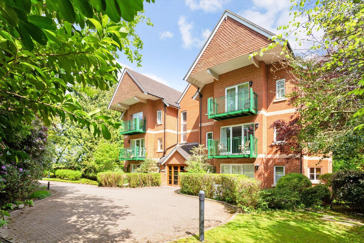 flat for sale in Birch Place, Oakhill Road, Sevenoaks, Kent, TN13