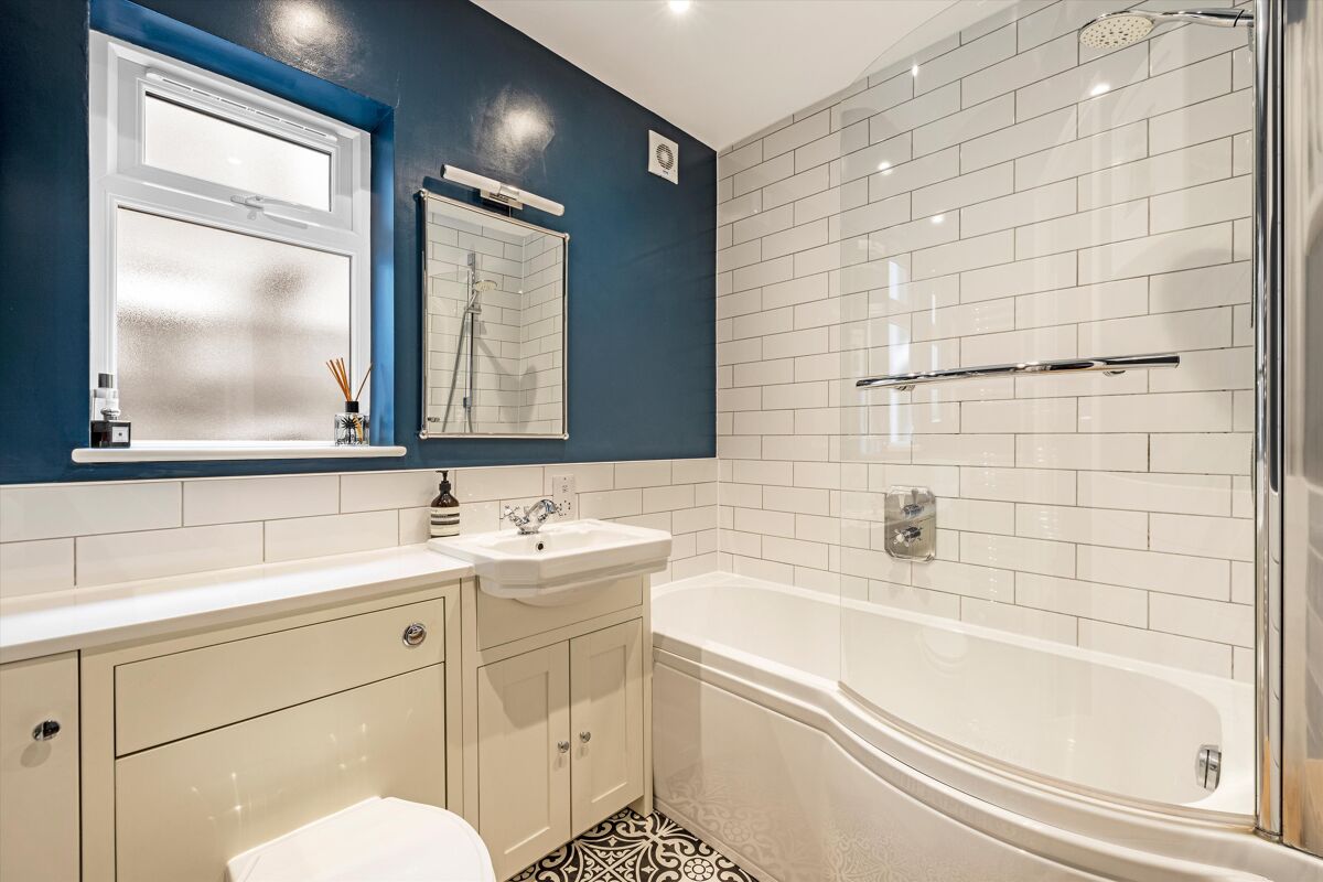 flat for sale in Buchanan Gardens, Kensal Rise, London, NW10