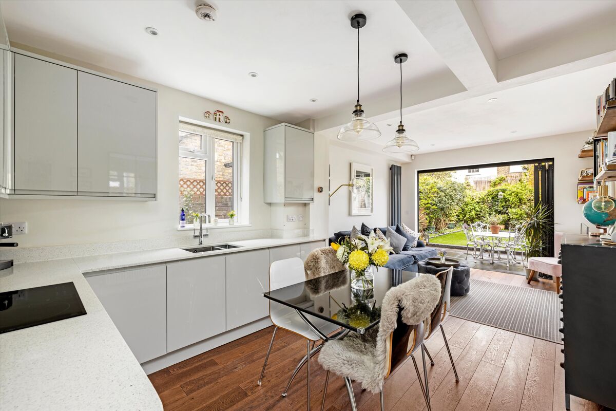 flat for sale in Buchanan Gardens, Kensal Rise, London, NW10
