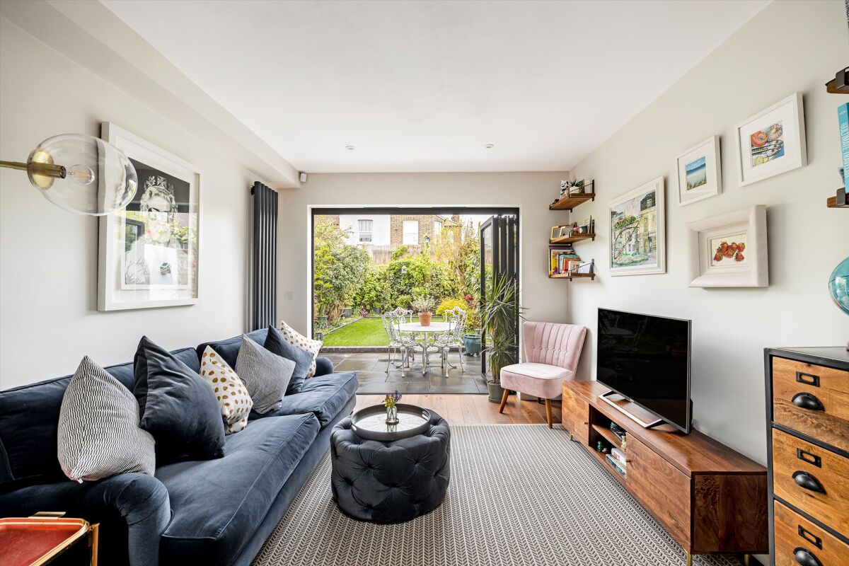 flat for sale in Buchanan Gardens, Kensal Rise, London, NW10