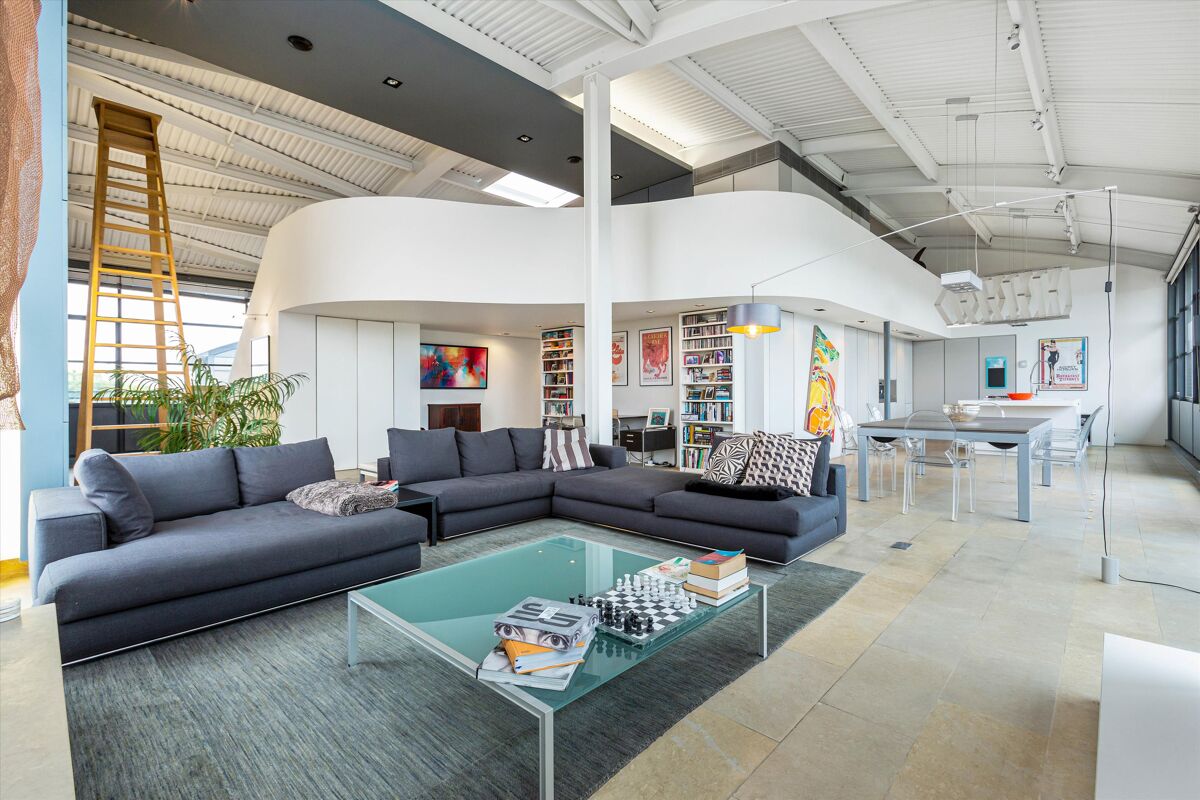 flat for sale in Chiswick Green Studios, 1 Evershed Walk, London, W4