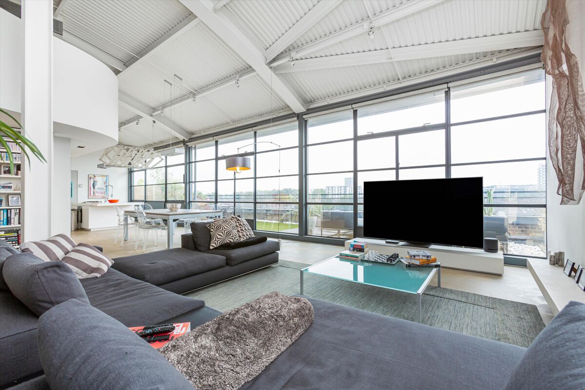 flat for sale in Chiswick Green Studios, 1 Evershed Walk, London, W4