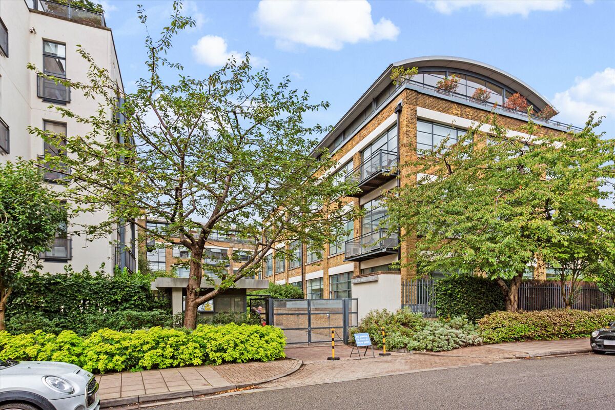 flat for sale in Chiswick Green Studios, 1 Evershed Walk, London, W4