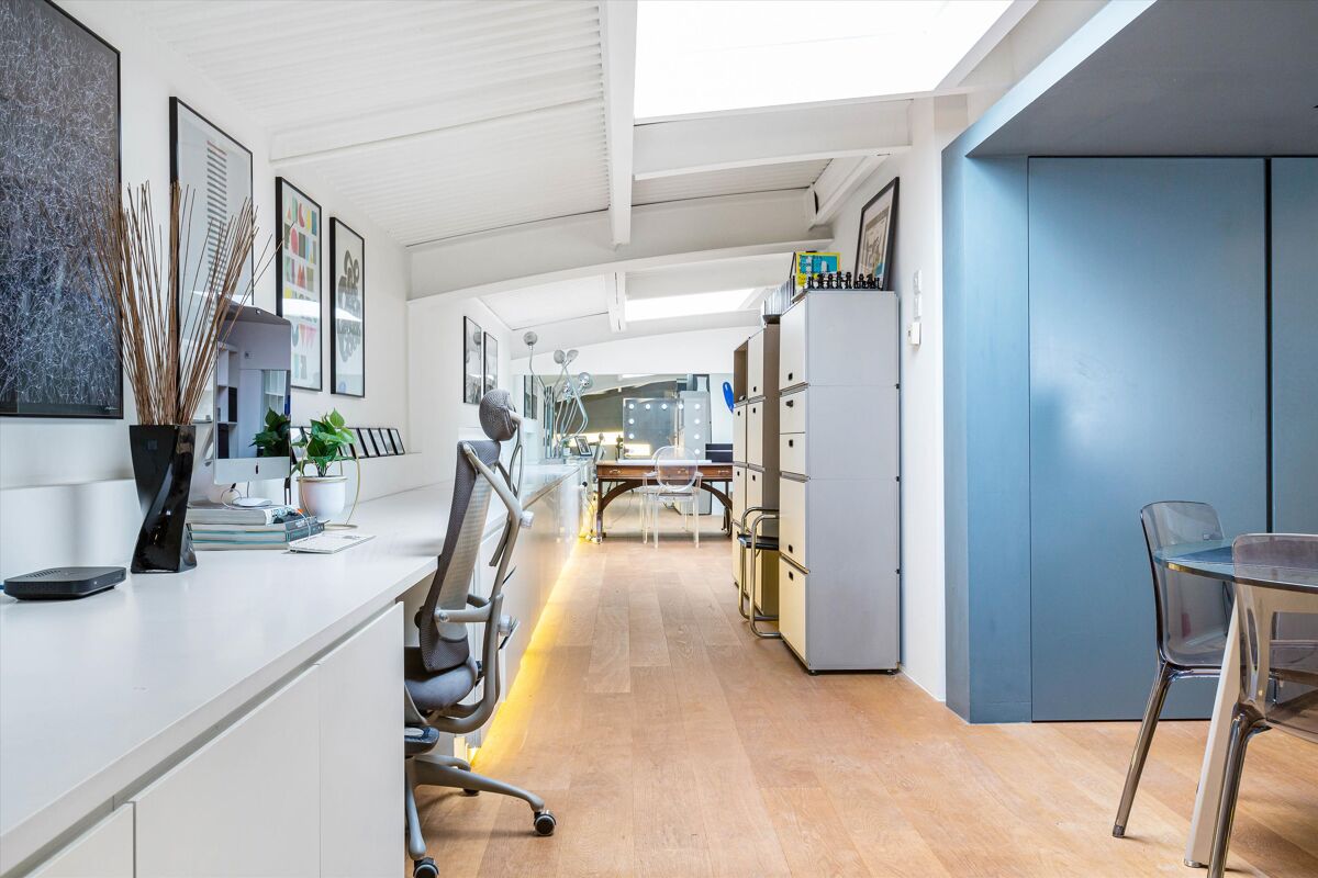 flat for sale in Chiswick Green Studios, 1 Evershed Walk, London, W4