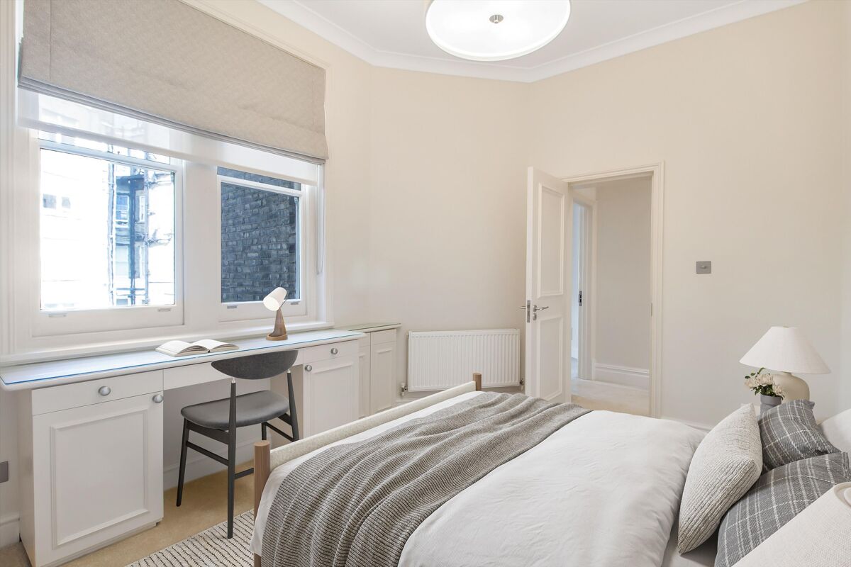 flat to rent in Campden Hill Road, Kensington, London, W8