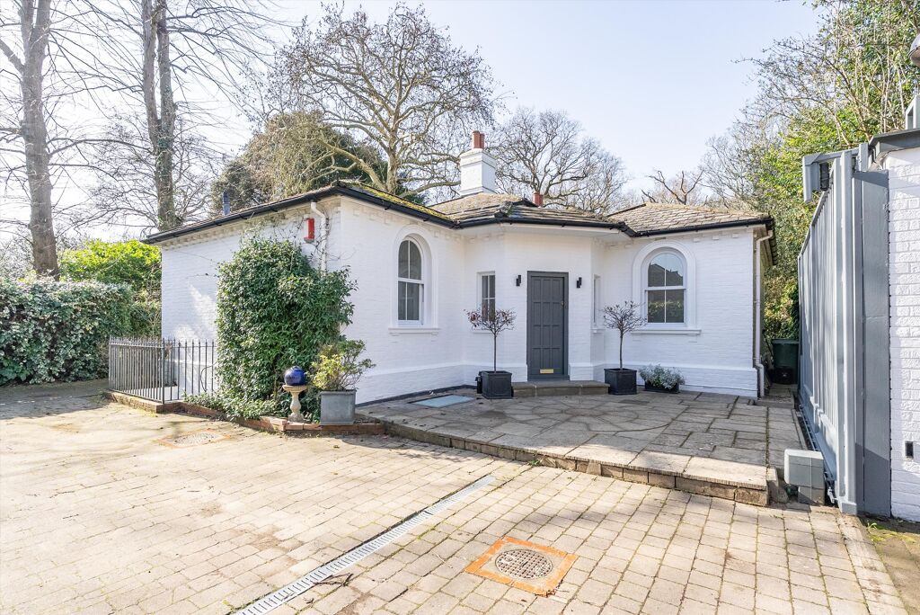 Image of Wimbledon Park Side, Wimbledon, London SW19.