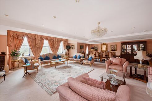 Picture of 4 bedroom flat for sale.