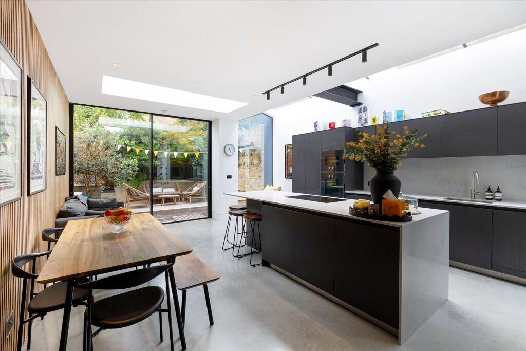 Image of Lynette Avenue, London, SW4