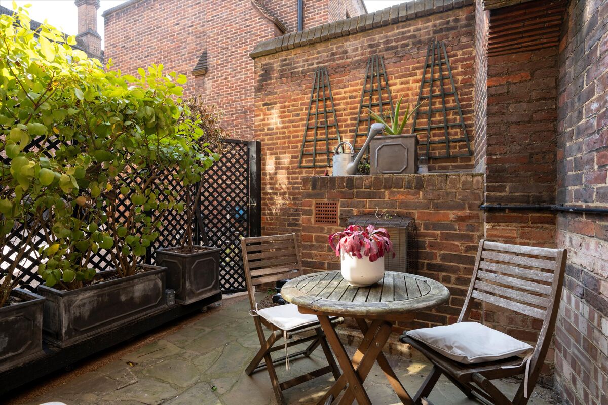 house for sale in The Gateways, Sprimont Place, Chelsea, London, SW3