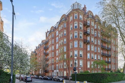 Picture of 5 bedroom flat for sale.