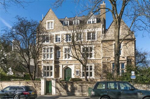 Picture of 3 bedroom flat for rent.