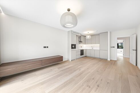 Picture of 3 bedroom flat for rent.