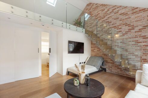 Picture of 2-3 bedroom flat for rent.