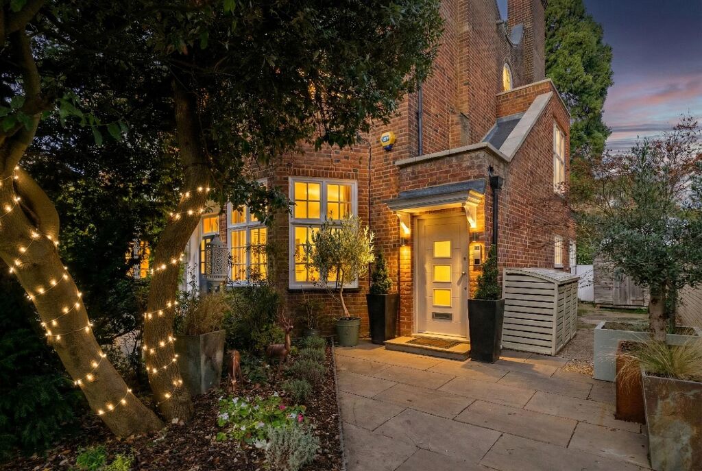 Image of Calonne Road, Wimbledon Village, London, SW19