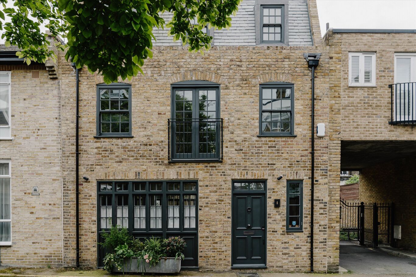 Image of Boyne Terrace Mews, Holland Park, W11