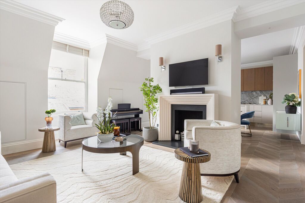 Image of Kensington Court, London W8