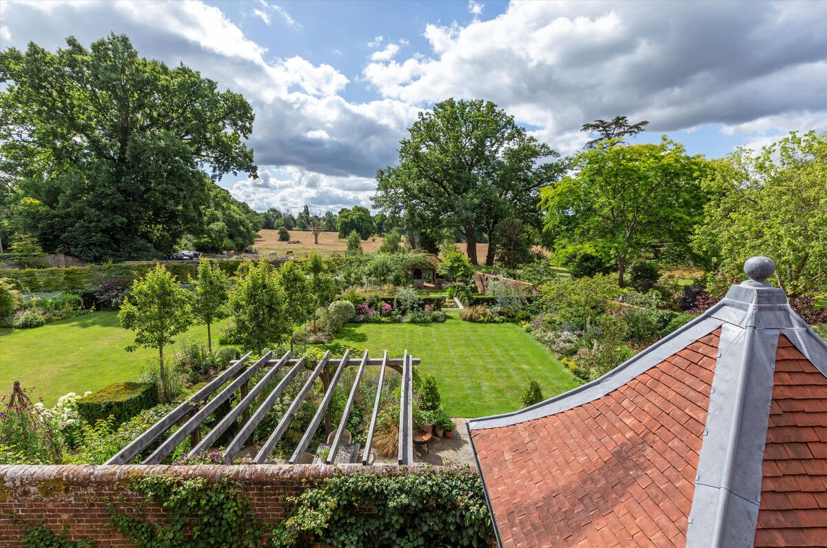 house for sale in The Green, Chiddingfold, Godalming, Surrey, GU8