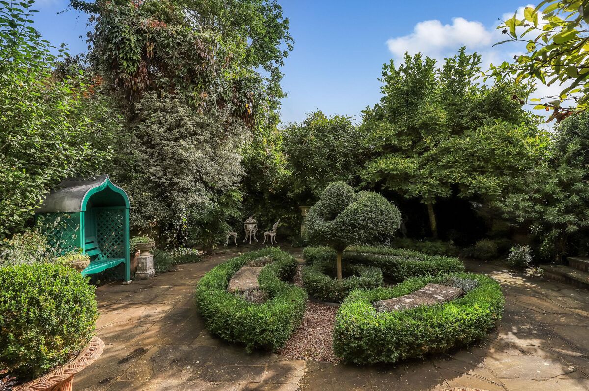 house for sale in St Thomas Street, Winchester, Hampshire, SO23