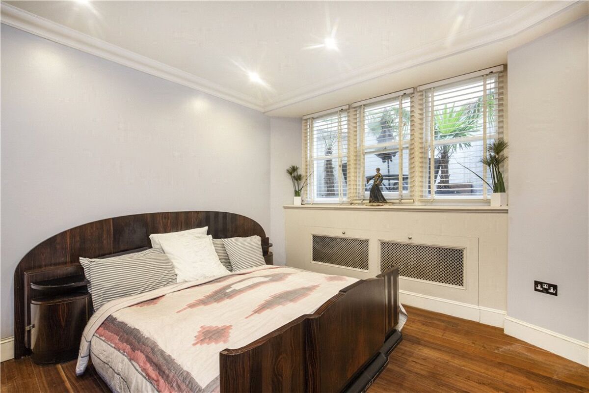 flat for sale in South Street, Mayfair, London, W1K POD140278