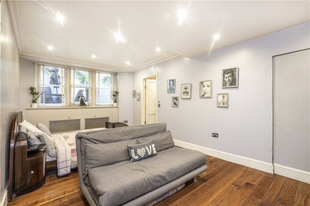 flat for sale in South Street, Mayfair, London, W1K POD140278