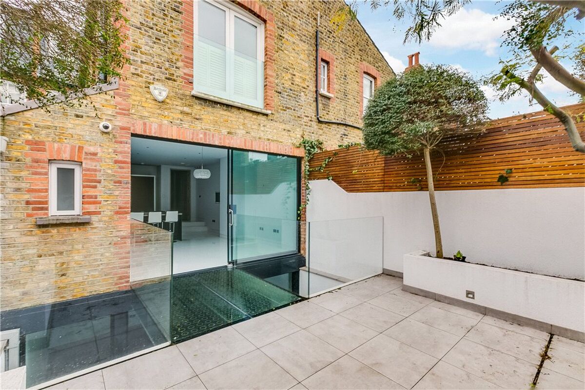house for sale in Quarrendon Street, Peterborough Estate, Parsons Green